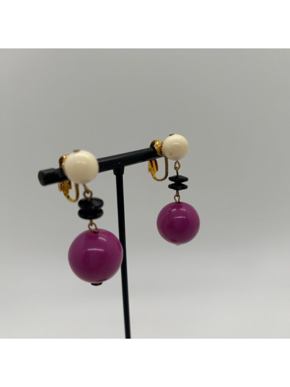 Vintage 1960s Dangle Earrings Clip-On Acrylic Pink White & Black Mod Design - Picture 2 of 12